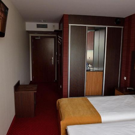 Quest Hotel - Dawniej Hotel Planeta Brzesko Exterior photo